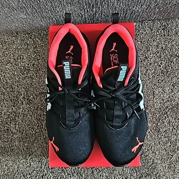 Womens Puma Athletic Shoes - Picture 3 of 3